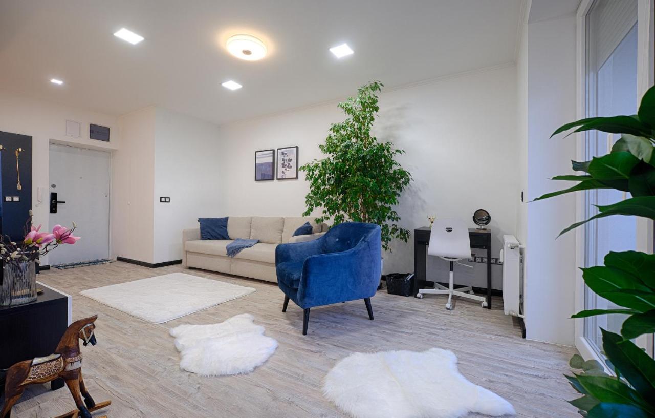 Monos Apartman Tatabanya Exterior photo